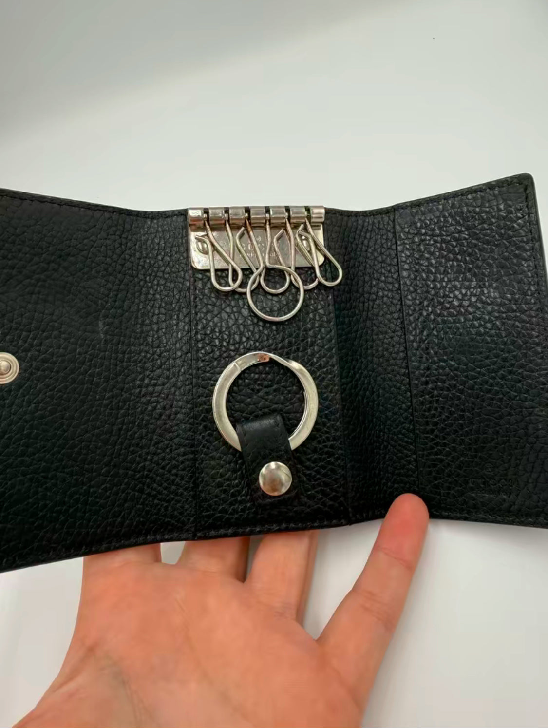 Gucci Black Pebbled Leather 6 Key Holder