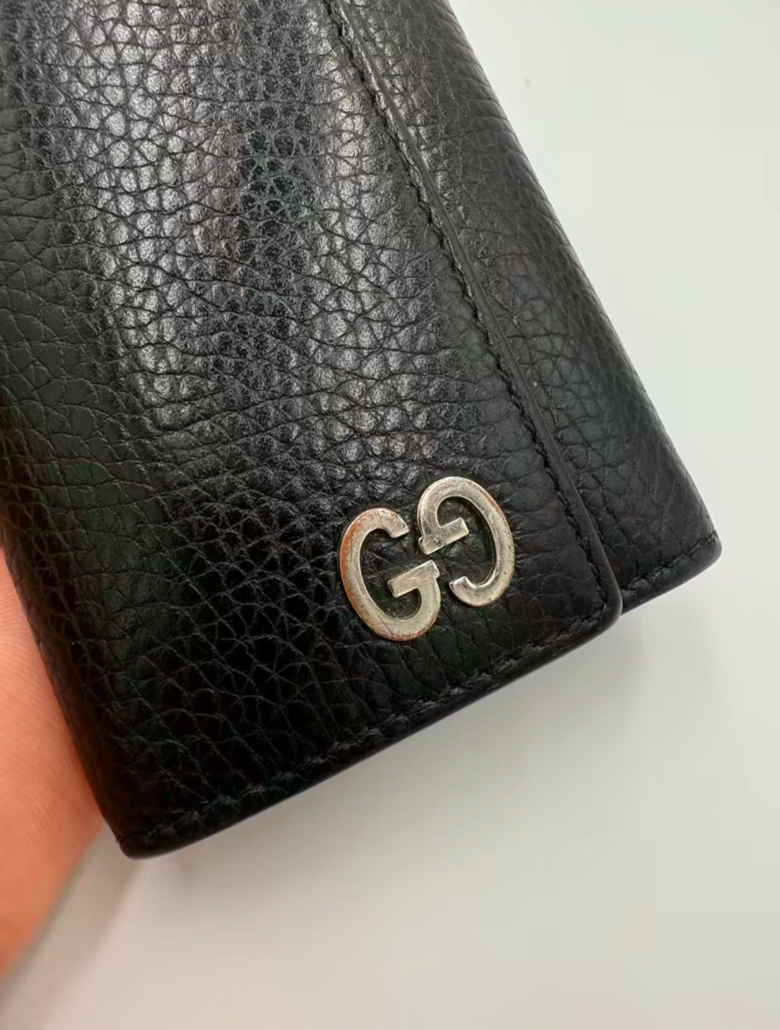 Gucci Black Pebbled Leather 6 Key Holder