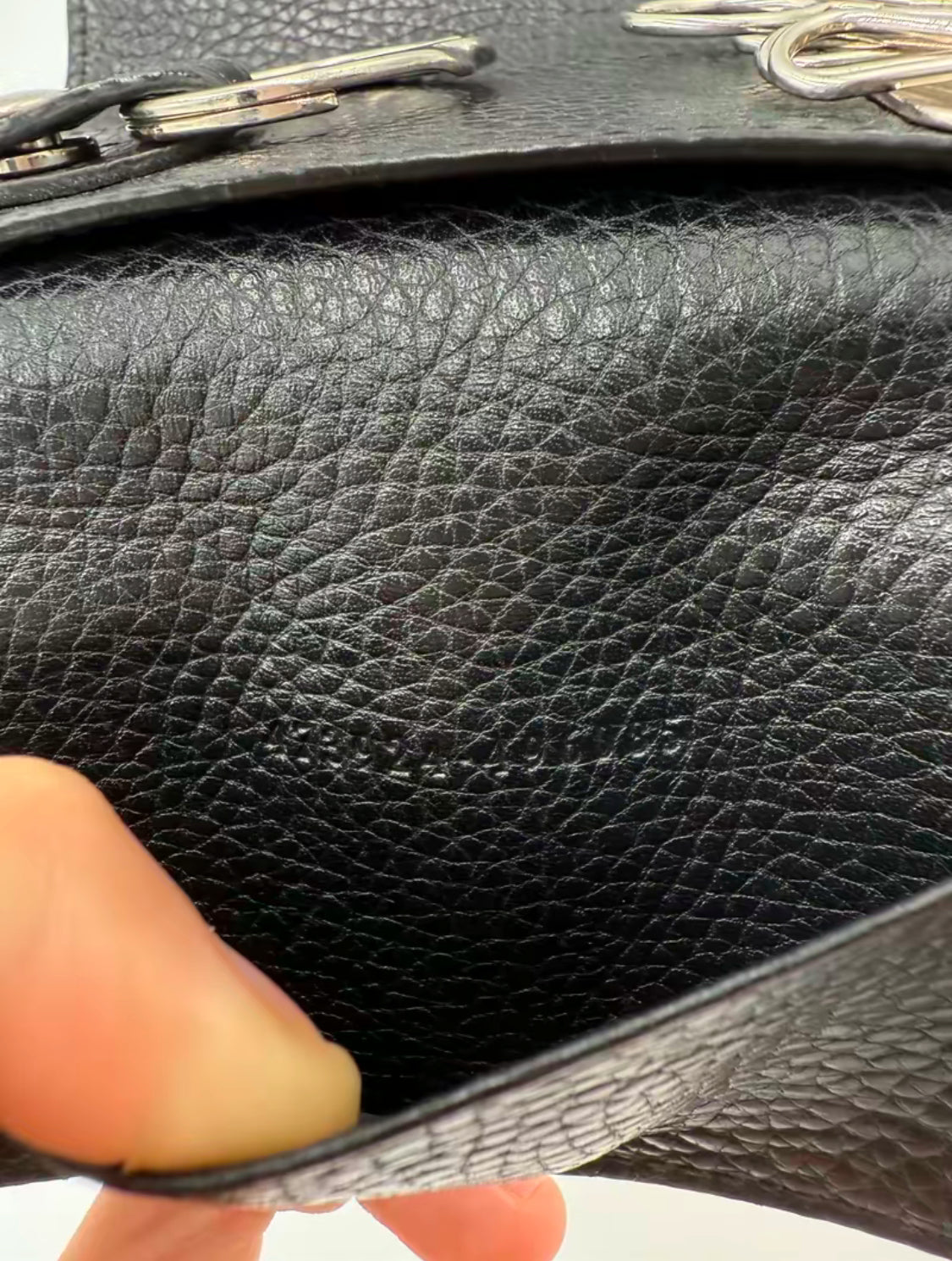 Gucci Black Pebbled Leather 6 Key Holder