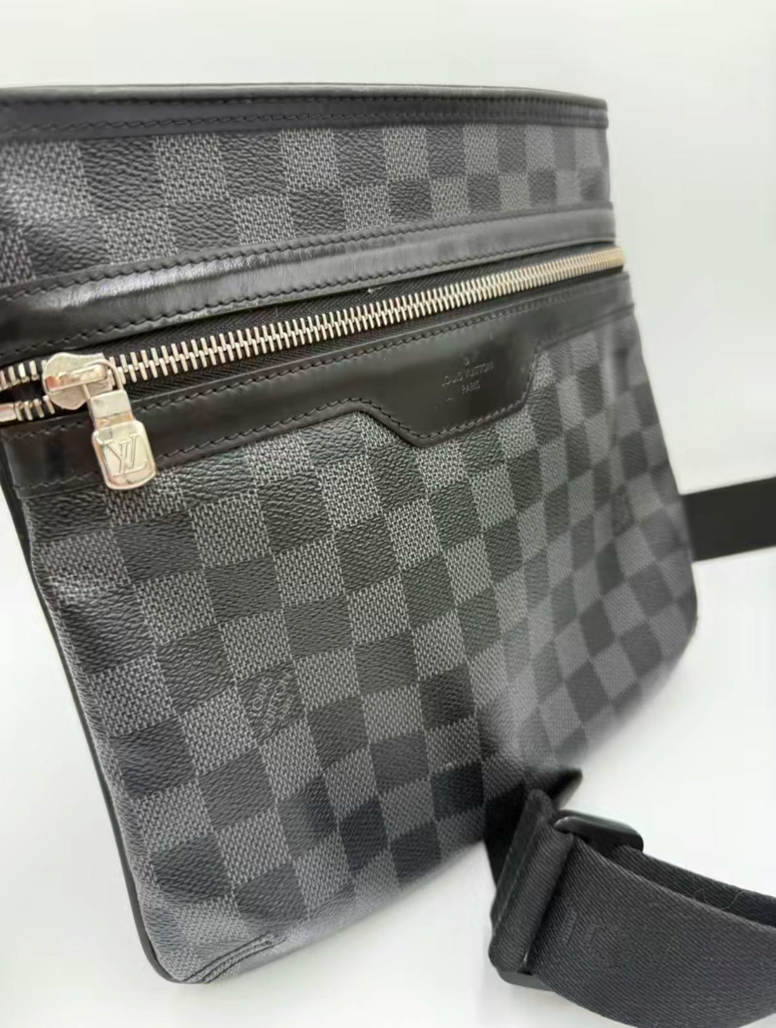 Louis Vuitton Coated Canvas Damier Graphite Crossbody Bag RI0123