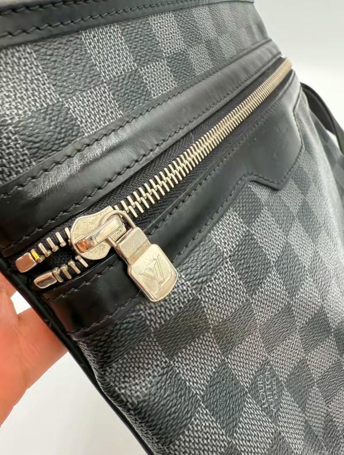 Louis Vuitton Coated Canvas Damier Graphite Crossbody Bag RI0123