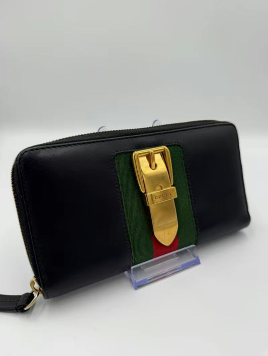 Gucci Calfskin Leather Sherry Buckle Zippy Wallet