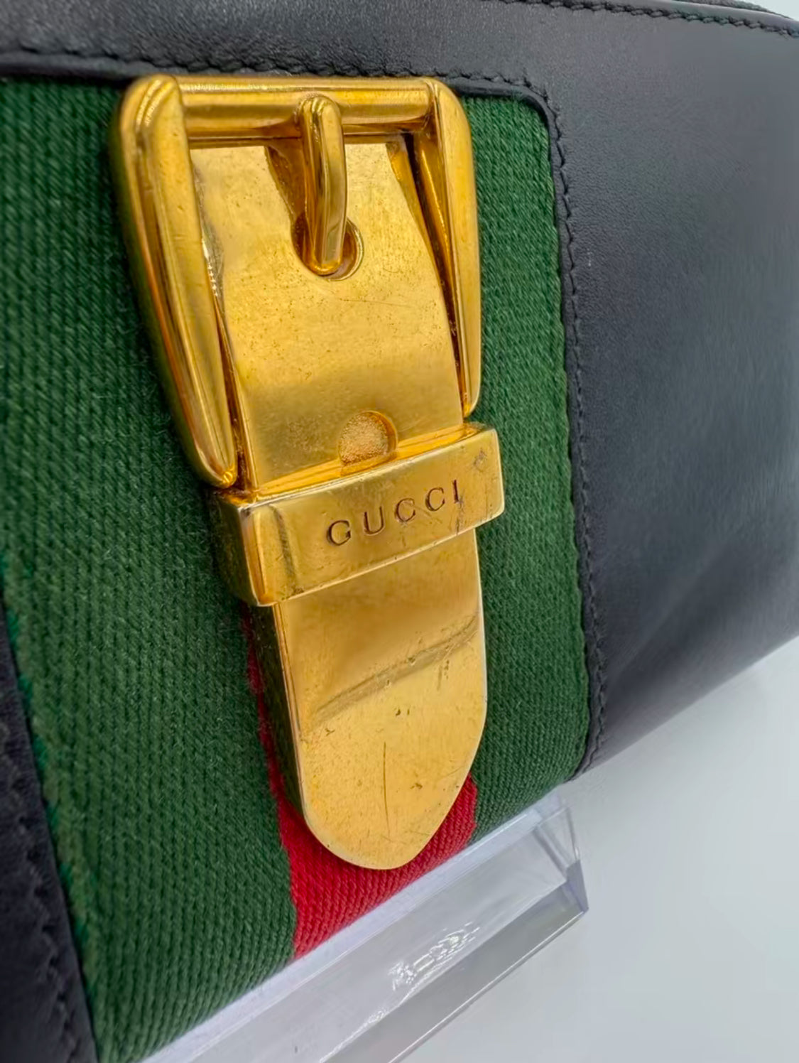 Gucci Calfskin Leather Sherry Buckle Zippy Wallet