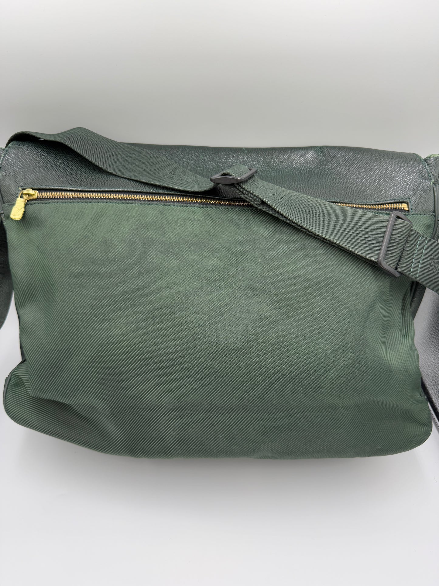 Louis Vuitton Green Taiga Leather Multi-Use Bag SP0042